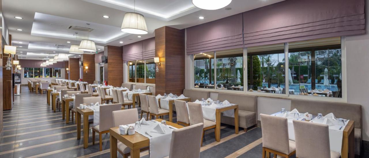 מלון Ramada By Wyndham Lara