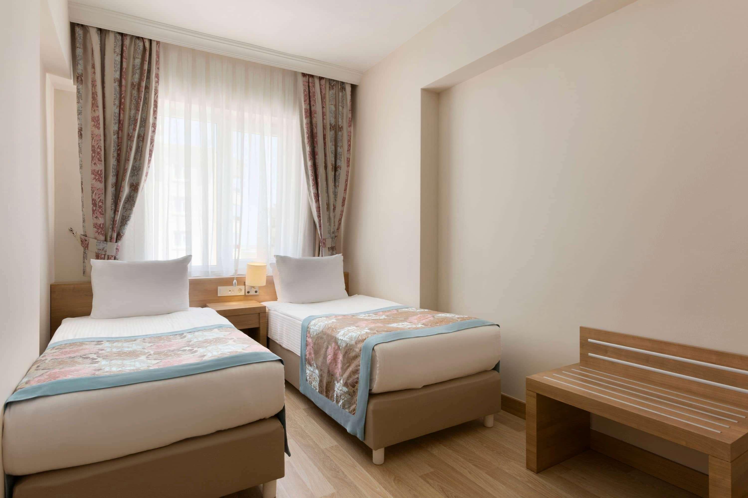 Ramada By Wyndham Lara מלון אנטליה