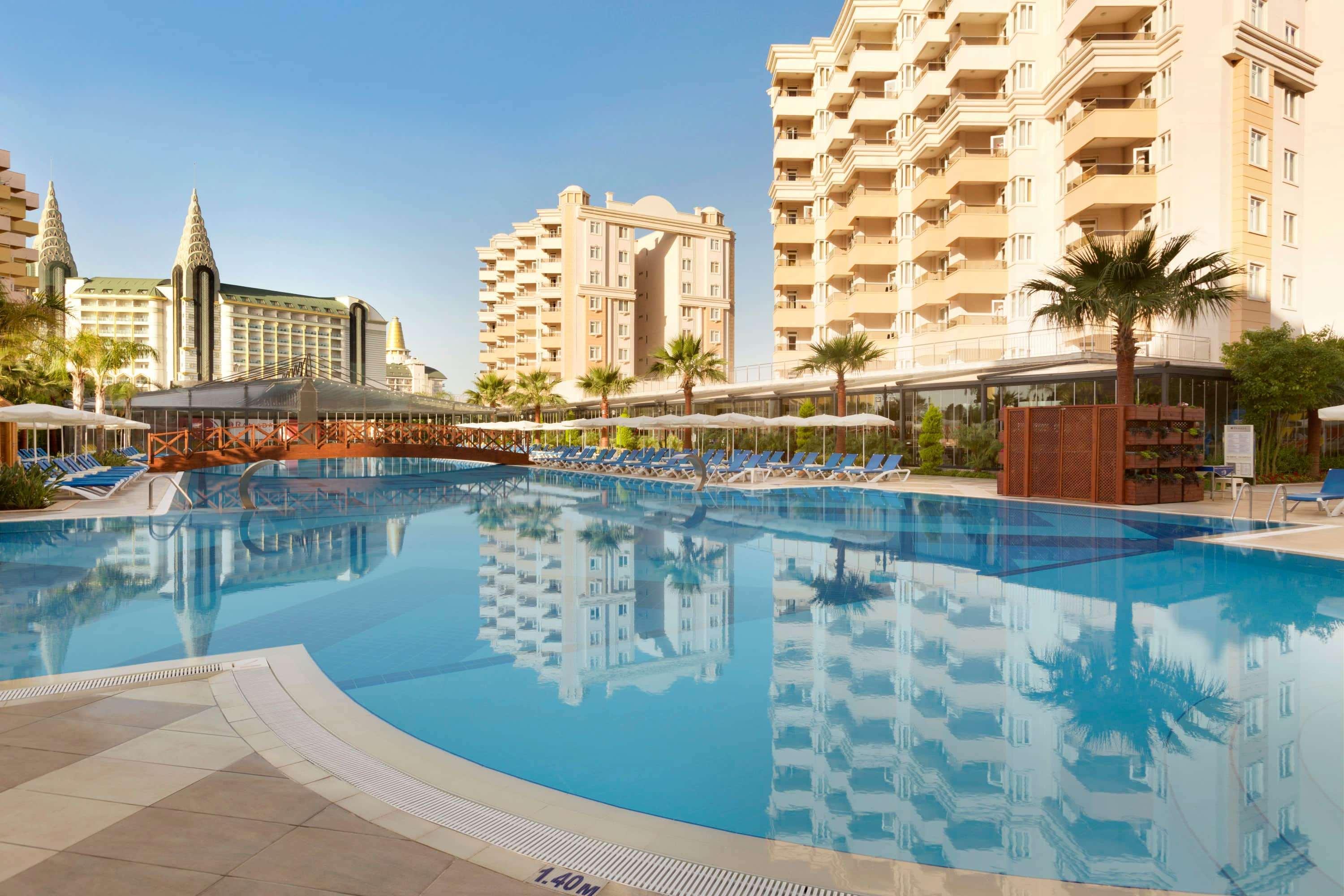 מלון Ramada By Wyndham Lara