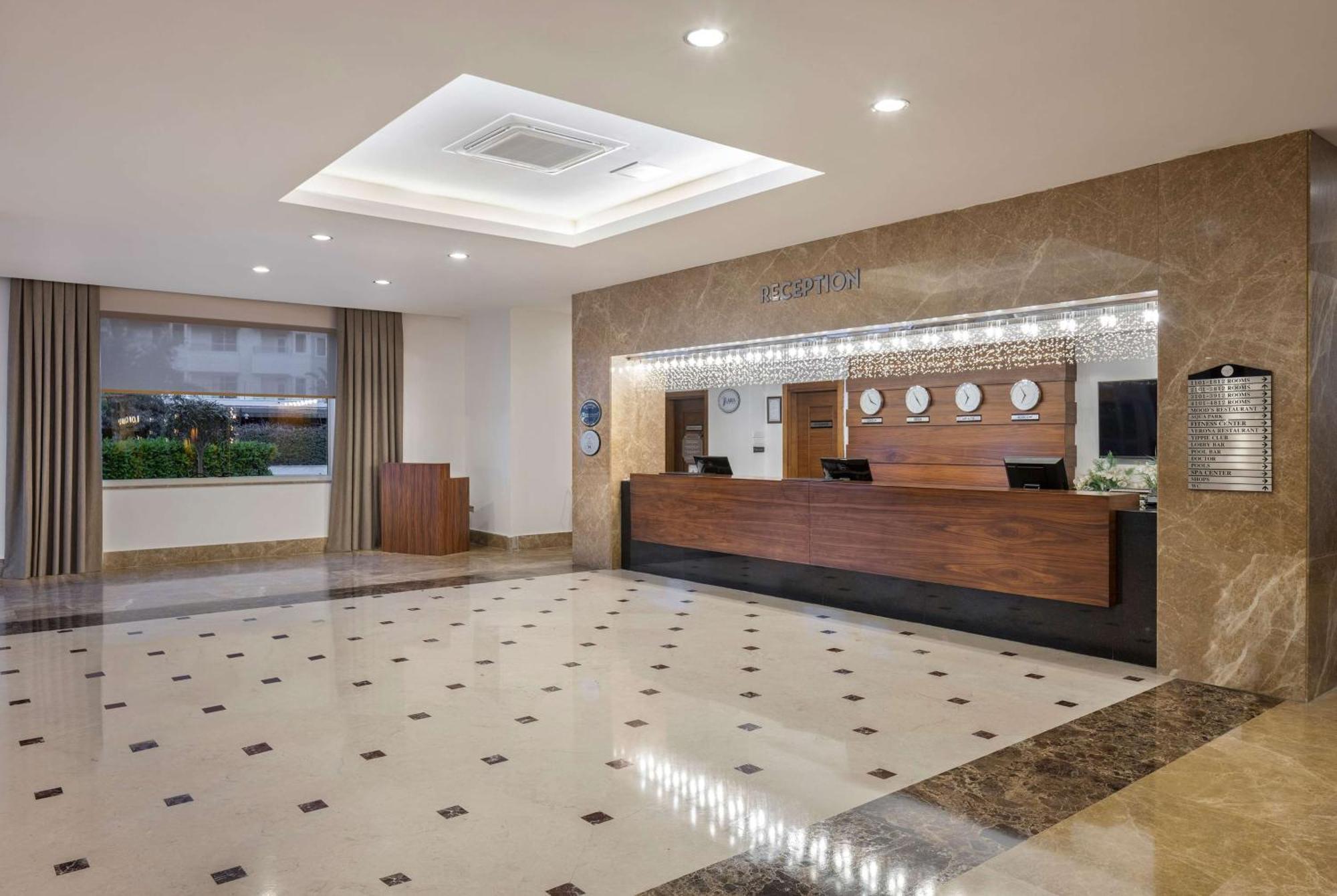 Ramada By Wyndham Lara מלון